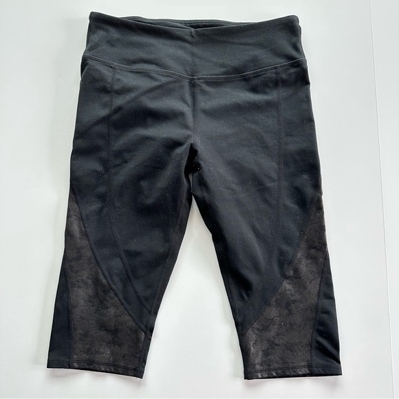 Fabletics Black Capri Leggings - Picture 1 of 5